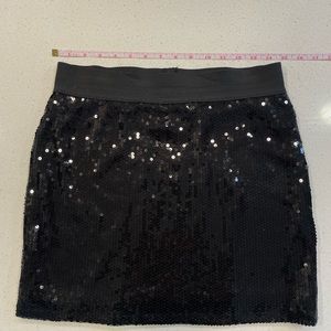 BCBGeneration lined black sequin miniskirt, size medium ✌️Good used condition!